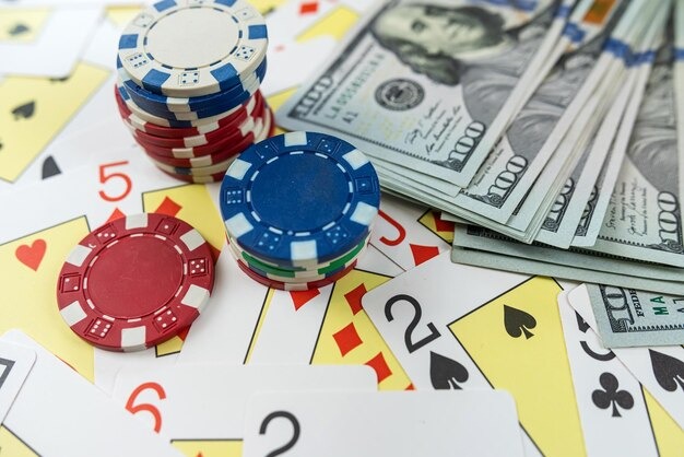 kru toto live blackjack table with croupier and player cards visible